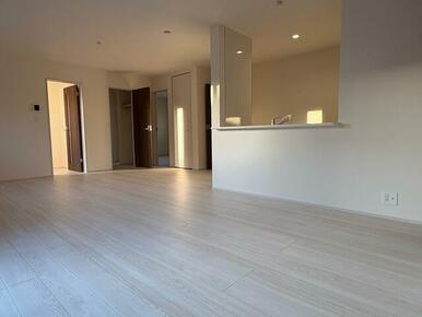 家具の配置で個性が光るリビング（3号棟）