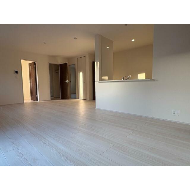 家具の配置で個性が光るリビング（3号棟）