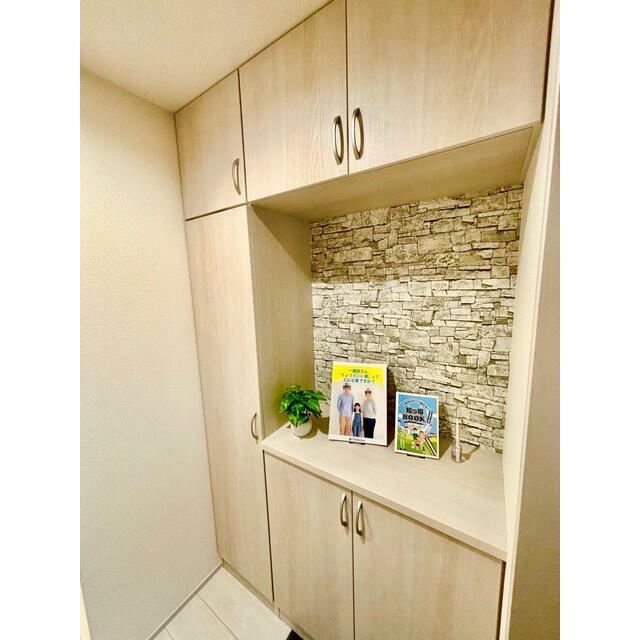 天気や用途に合わせた靴選びも楽々、シューズクローゼット設置（1号棟）