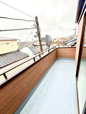 風を感じながら、ホッと一息（1号棟）