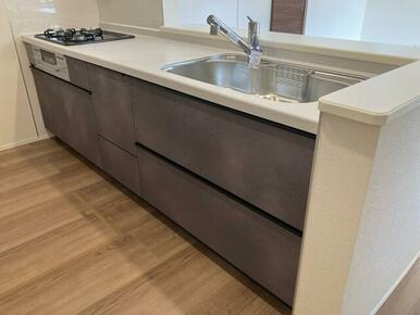 コンロ数が増えると手の込んだ料理に思わずチャレンジしてみたくなる！？（1号棟）