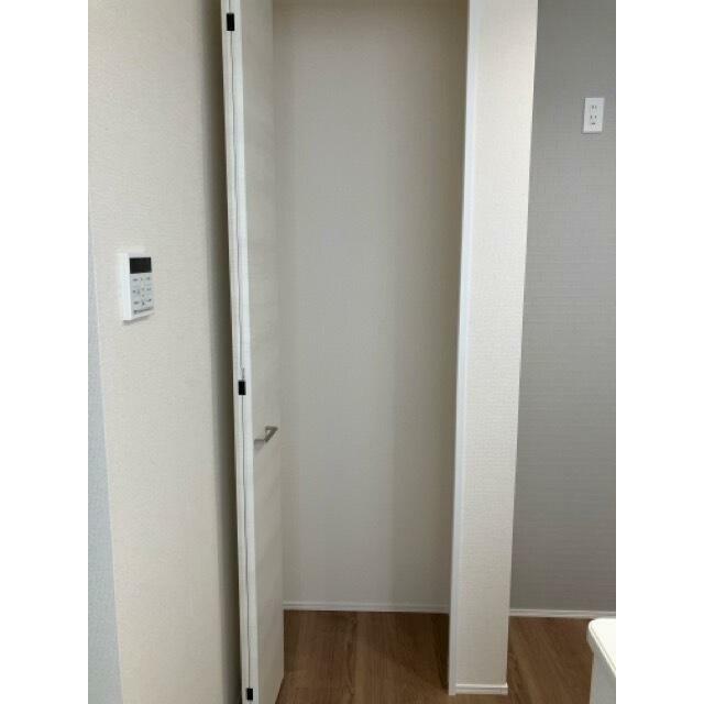 大切な洋服にはきちんと収納場所を用意したい（1号棟）