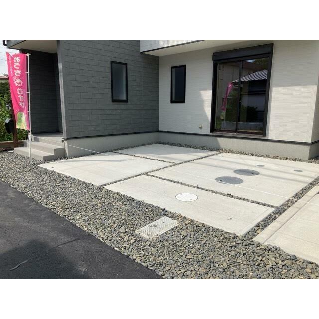 ゲスト用に空けておけたりと、車の有無にかかわらず何かと便利な駐車場付き（1号棟）