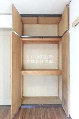奥行のある収納付です！増えがちな荷物をもスッキリ収納できます☆