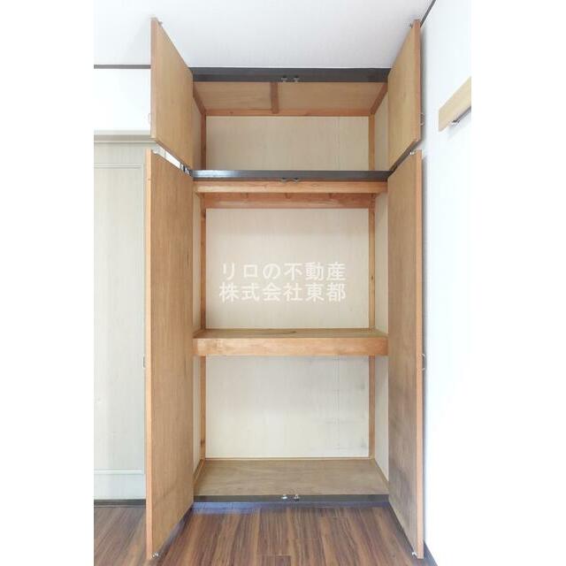 奥行のある収納付です！増えがちな荷物をもスッキリ収納できます☆