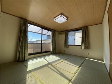 和室（角部屋、広々１０帖）