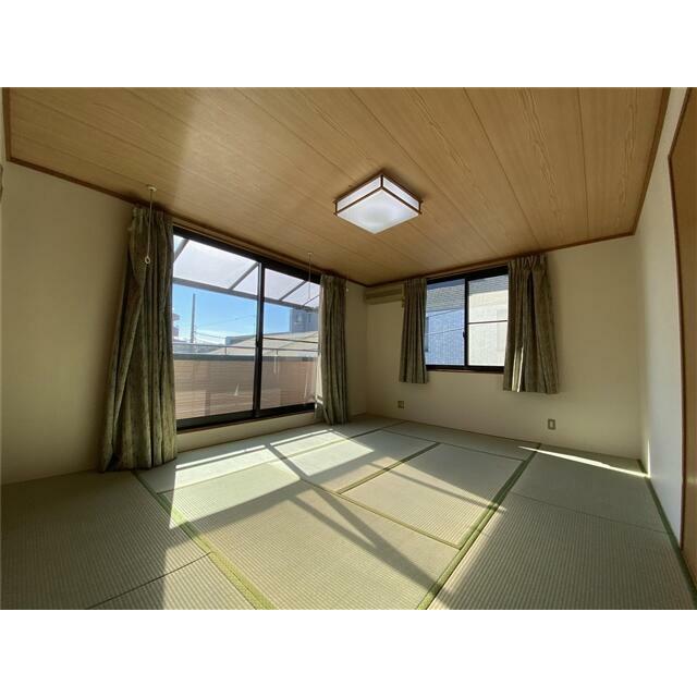 和室（角部屋、広々１０帖）