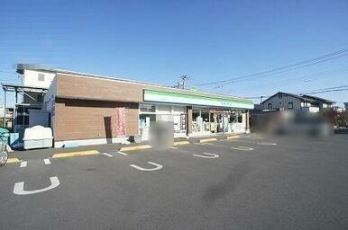 ファミリーマート佐野植野町店まで徒歩２分（１６０ｍ）