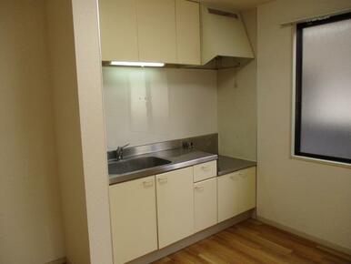 収納がたくさんあるキッチンです☆