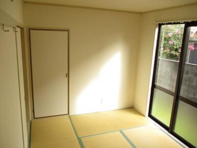 すぐに寝ころべる畳スペースは落ち着きます♪