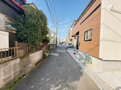 【外観写真】小学校徒歩11分・中学校徒歩8分。子育て世帯にも暮らしやすい住環境です。ぜひ周辺環境とあわ