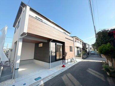 【外観写真】全居室南向きの設計で、室内に明るい光が広がる住まいです。