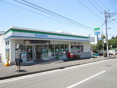 ファミリーマート西八朔町店