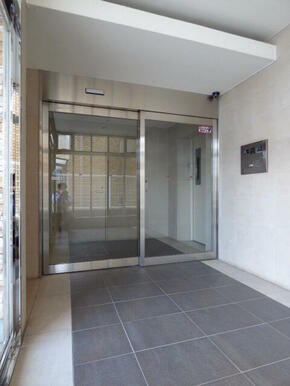 ★エントランスはオートロックです★