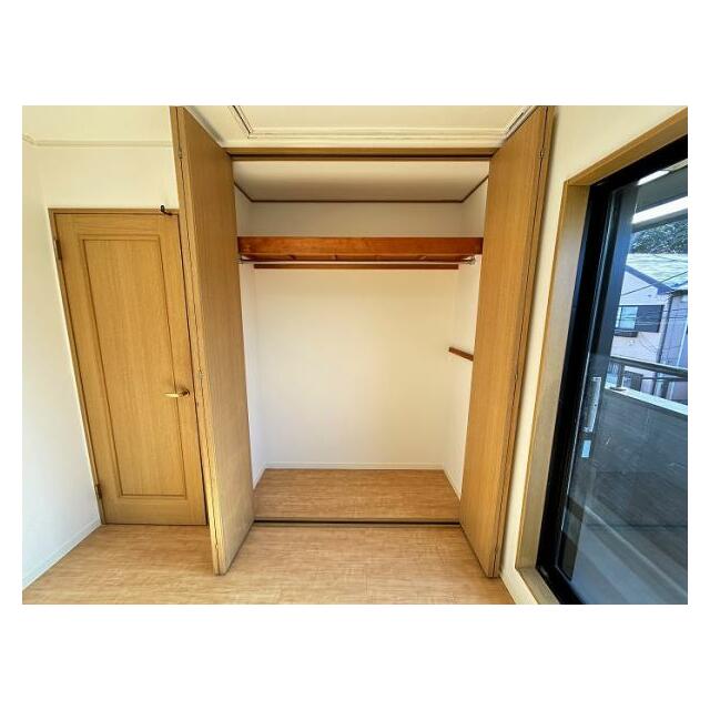 「2階南西側洋室」広々としたクローゼットで