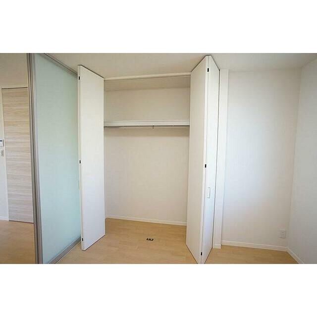 収納棚付きでございます