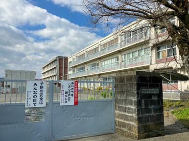 東小学校