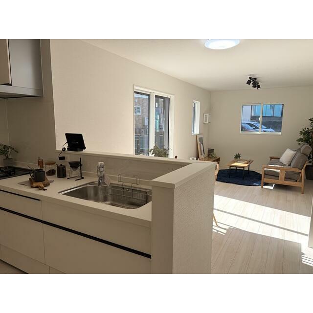 開放感のあるカウンターキッチンは料理中に孤立しないメリットも