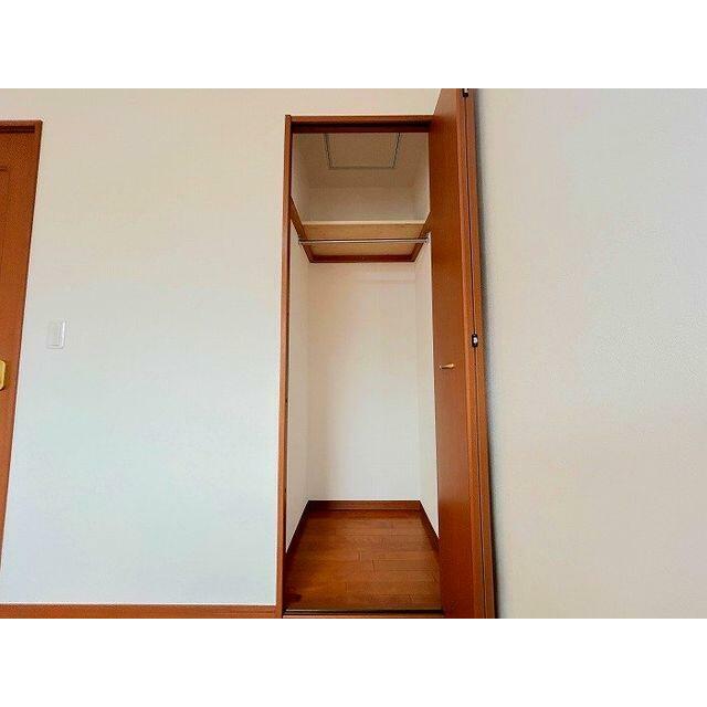 「３階南東側洋室＿約６帖」空間を活かした収納付きです