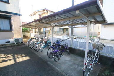 屋根付き駐輪場をご利用いただけます♪
