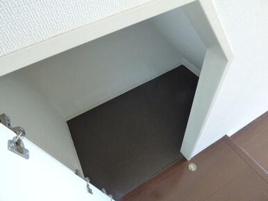 ★階段下収納です★