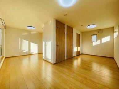 ライフスタイルに合わせて、間取りを変更できる14.7畳の明るいお部屋＾＾