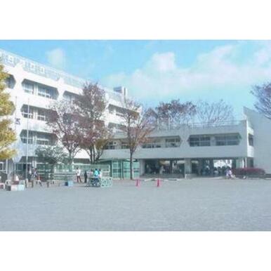 府中市立本宿小学校