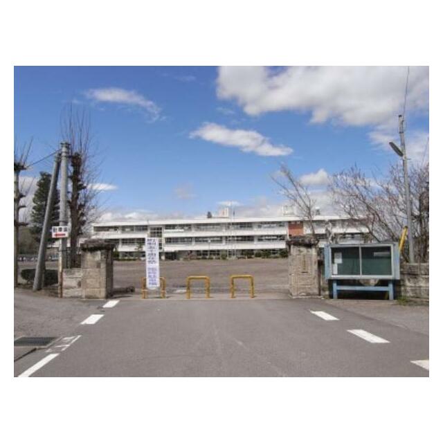 阿久津小学校　1701ｍ/徒歩22分、車5分