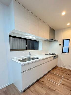 「システムキッチン」新品に交換しております。