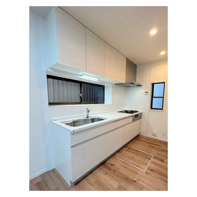 「システムキッチン」新品に交換しております。