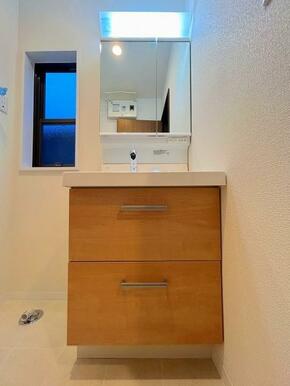 「洗面台」新品に交換しております。