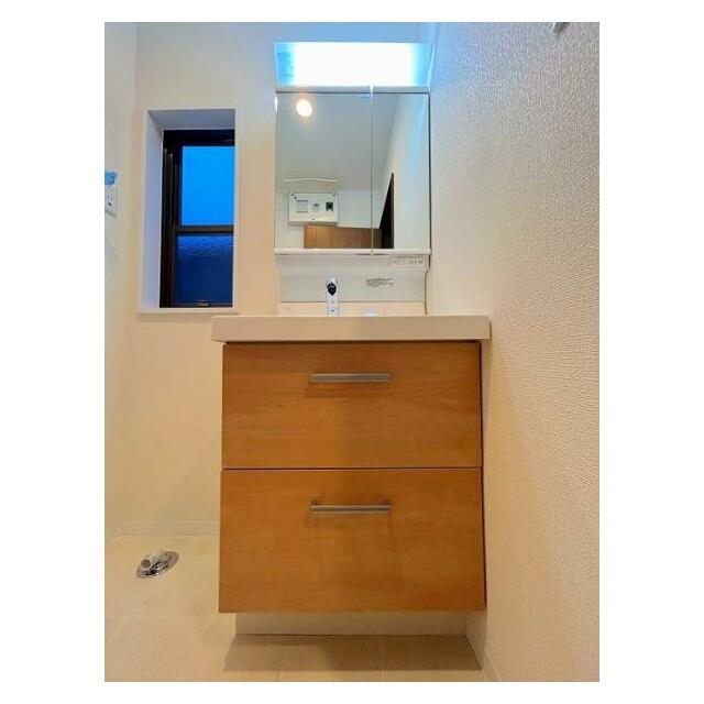 「洗面台」新品に交換しております。