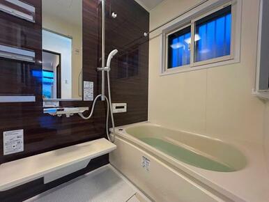 「浴室」新品に交換しております。