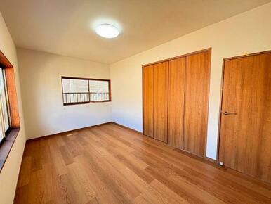 「2階北側洋室　約7.5帖」大きな収納のついたお部屋です。