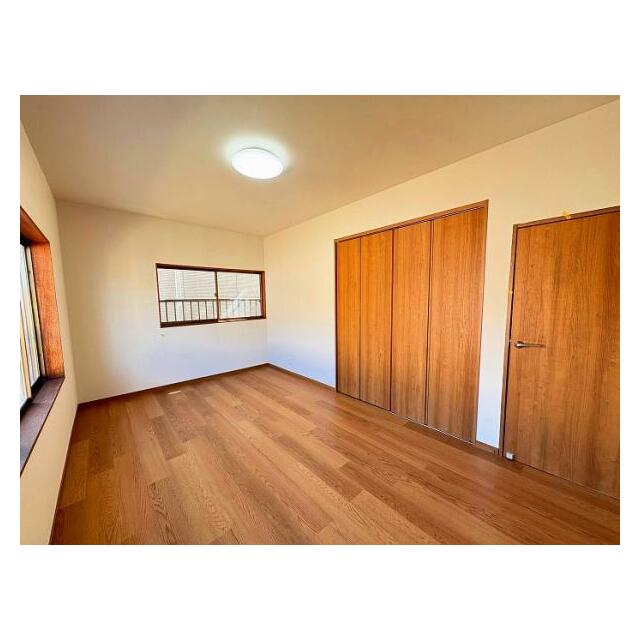 「2階北側洋室　約7.5帖」大きな収納のついたお部屋です。