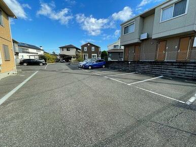 ☆敷地内に駐車場あります◎（１台／月額３，３００円税込）