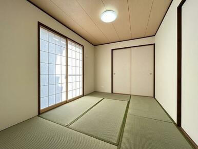 和室「畳表替え、障子と襖は張替え済みです。」