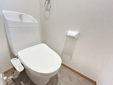 2階トイレ「各階にトイレがあることで、家族全員がストレスフリーに生活できます。」