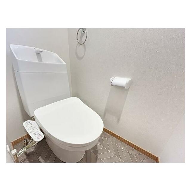 2階トイレ「各階にトイレがあることで、家族全員がストレスフリーに生活できます。」