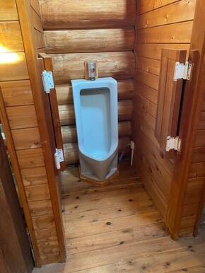 男性用のトイレです。