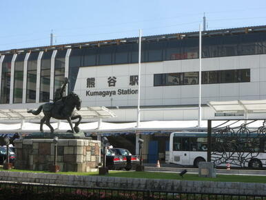 ＪＲ熊谷駅までは歩２０分、バス利用も可能。