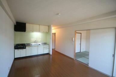 参考。同じ建物の別のお部屋の写真です。現況優先。