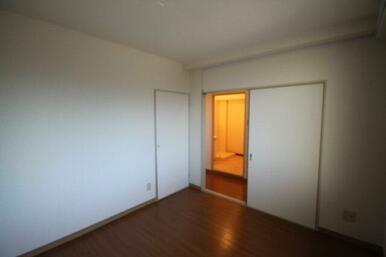参考。同じ建物の別のお部屋の写真です。現況優先。