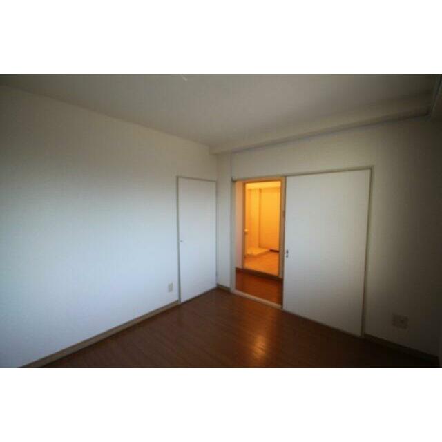参考。同じ建物の別のお部屋の写真です。現況優先。