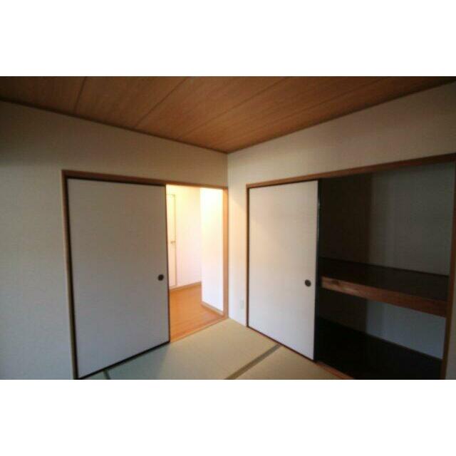 参考。同じ建物の別のお部屋の写真です。現況優先。