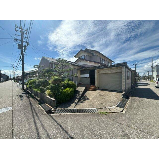 角地の土地なので、日当たり、風通しの良い住宅作りがしやすいですね◎