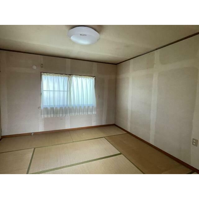 ２階の９．１帖の和室です。