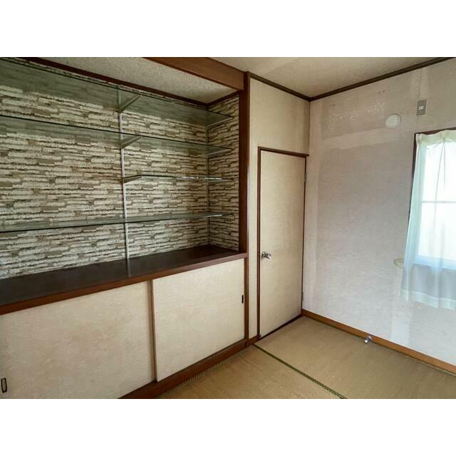 ２階の９．１帖の和室収納です。