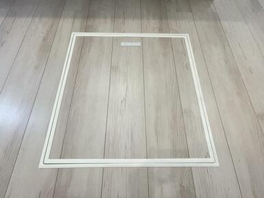 お漬物を漬けたり鍋などの季節物もしまっておける便利な床下収納！