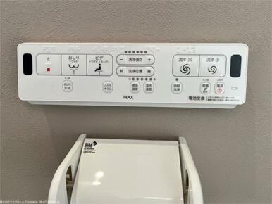 シャワートイレリモコン付きです♪